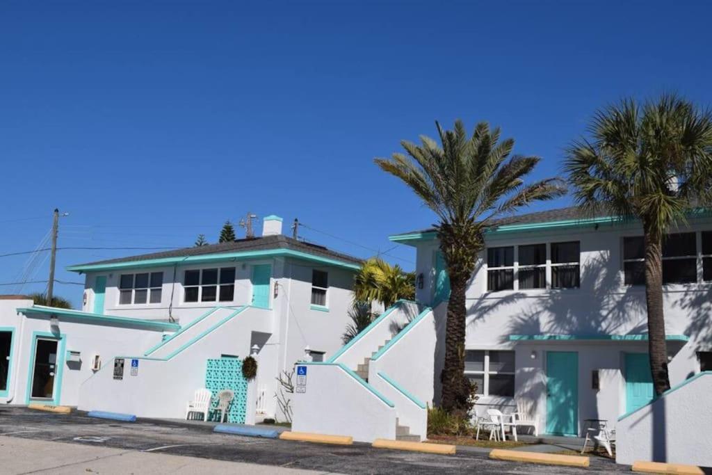 Private One-Bedroom 6 -Directly Across From Beach St. Pete Beach Exterior photo
