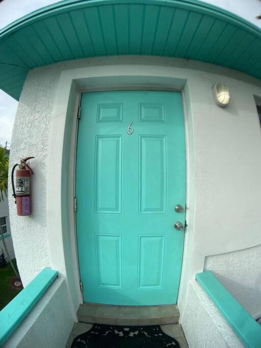 Private One-Bedroom 6 -Directly Across From Beach St. Pete Beach Exterior photo