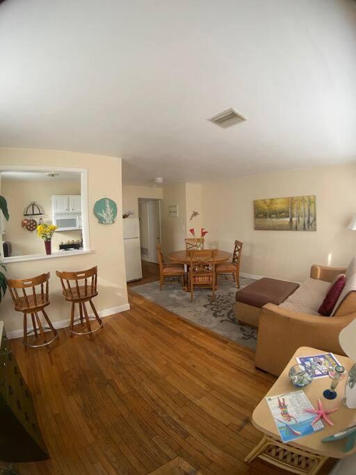 Private One-Bedroom 6 -Directly Across From Beach St. Pete Beach Exterior photo