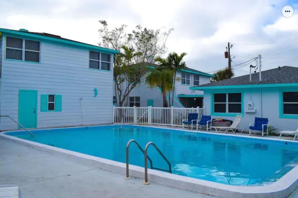 Private One-Bedroom 6 -Directly Across From Beach St. Pete Beach Exterior photo